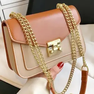 Square Shoulder Bag / Retail Only 🇨🇳