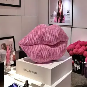 Lips Statue Decor Item / Retail Only 🇨🇳